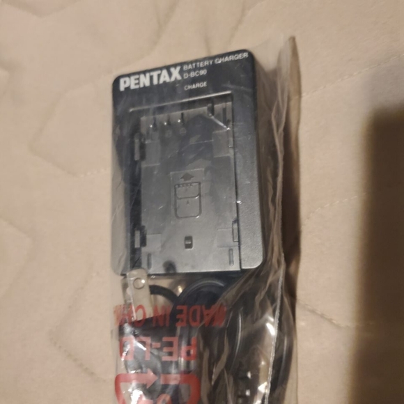 PENTAX SLR K5 DIGITAL CAMERA - Picture 3 of 16